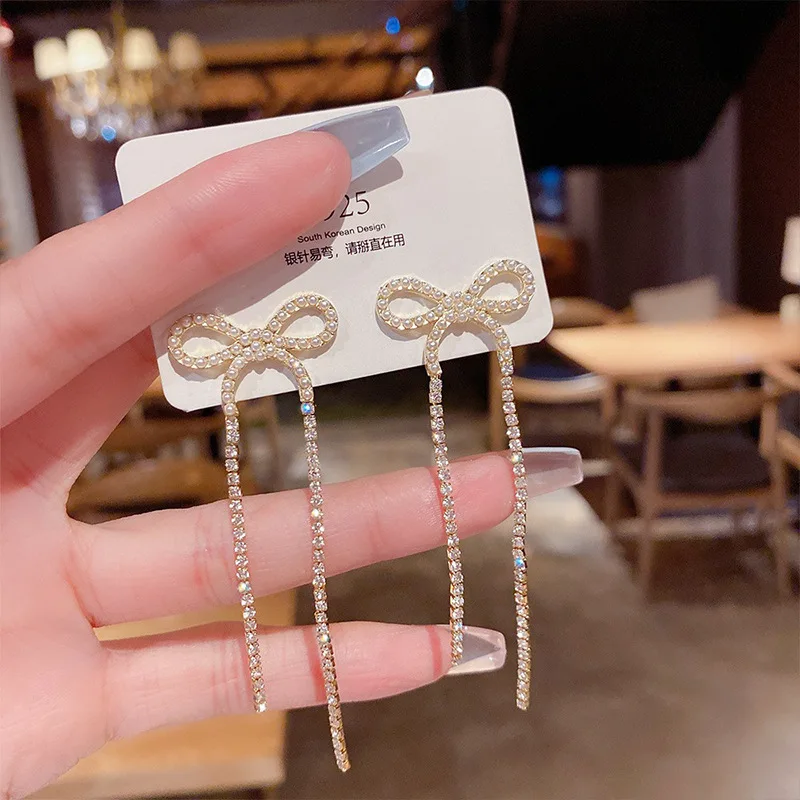 

Серебряные женские серьги-гвоздики с искусственным жемчугом