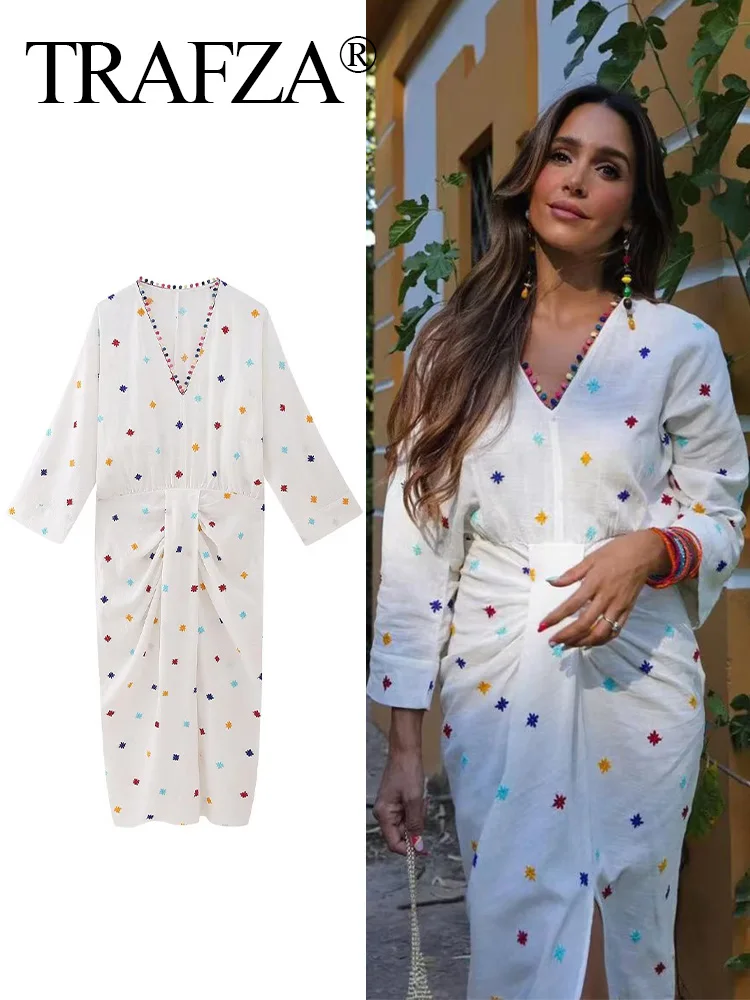 

Летнее женское пляжное платье с глубоким V-образным вырезом и вышивкой павлина