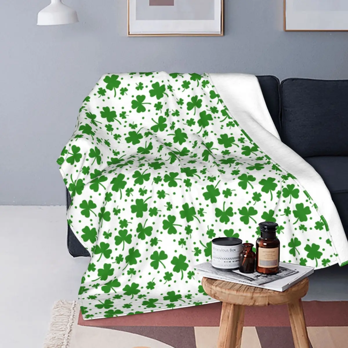 

Lucky Green Clover Shamrock Coral Fleece Plush Throw Blankets Irish St Patrick's Day Blankets for Bed Couch Warm Bedroom Quilt