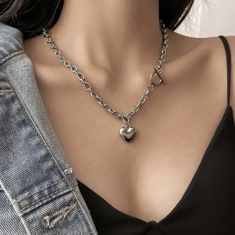 

Vintage OT clasp love heart pendant necklace women's fashion personality trend sweater chain premium versatile collarbone chain