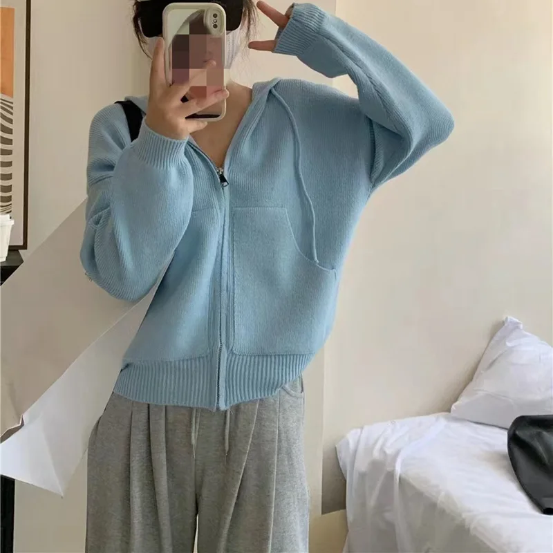 Рисунок 3 - Женский трикотажный кардиган с капюшоном