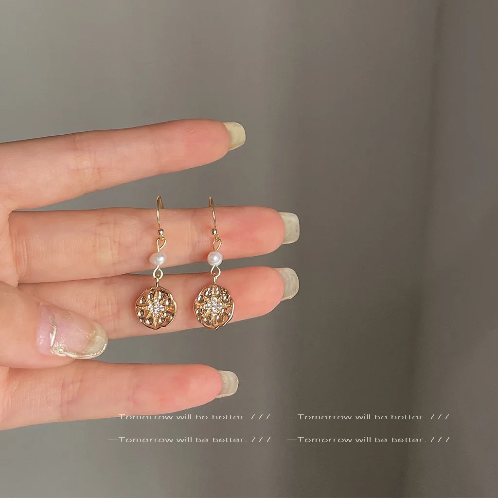 

Freshwater Pearl Micro-encrusted Zircon Hand-made Design Sense Plated 14K Earrings Female Creative Star Earrings