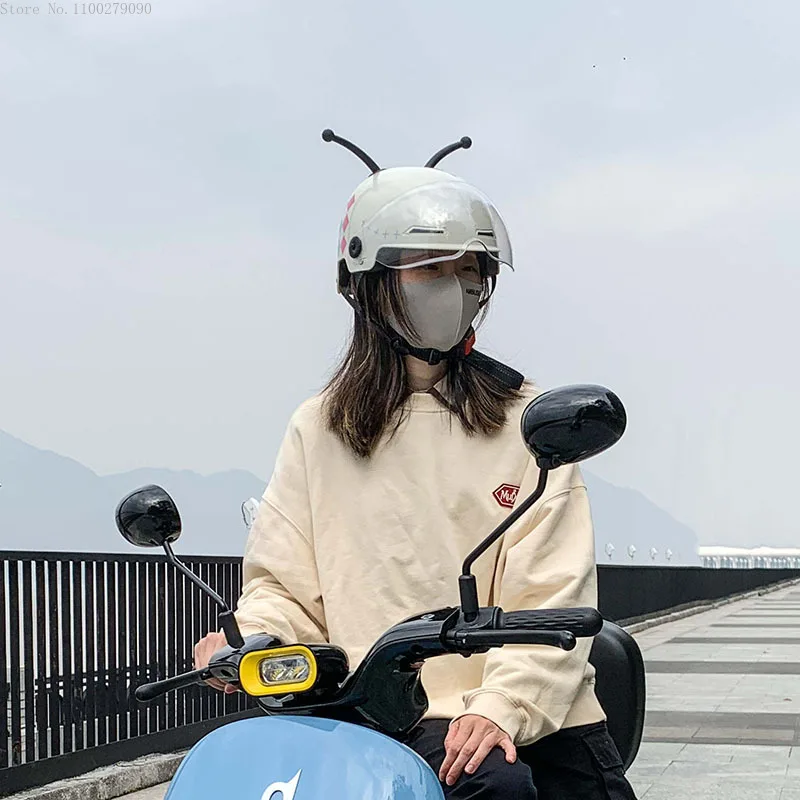 New Creative Motorcycle Safety Helmets Lightweight Mountain Bike Helmets Moto Bike Cycling Helmet for Women Casco Moto Capacete