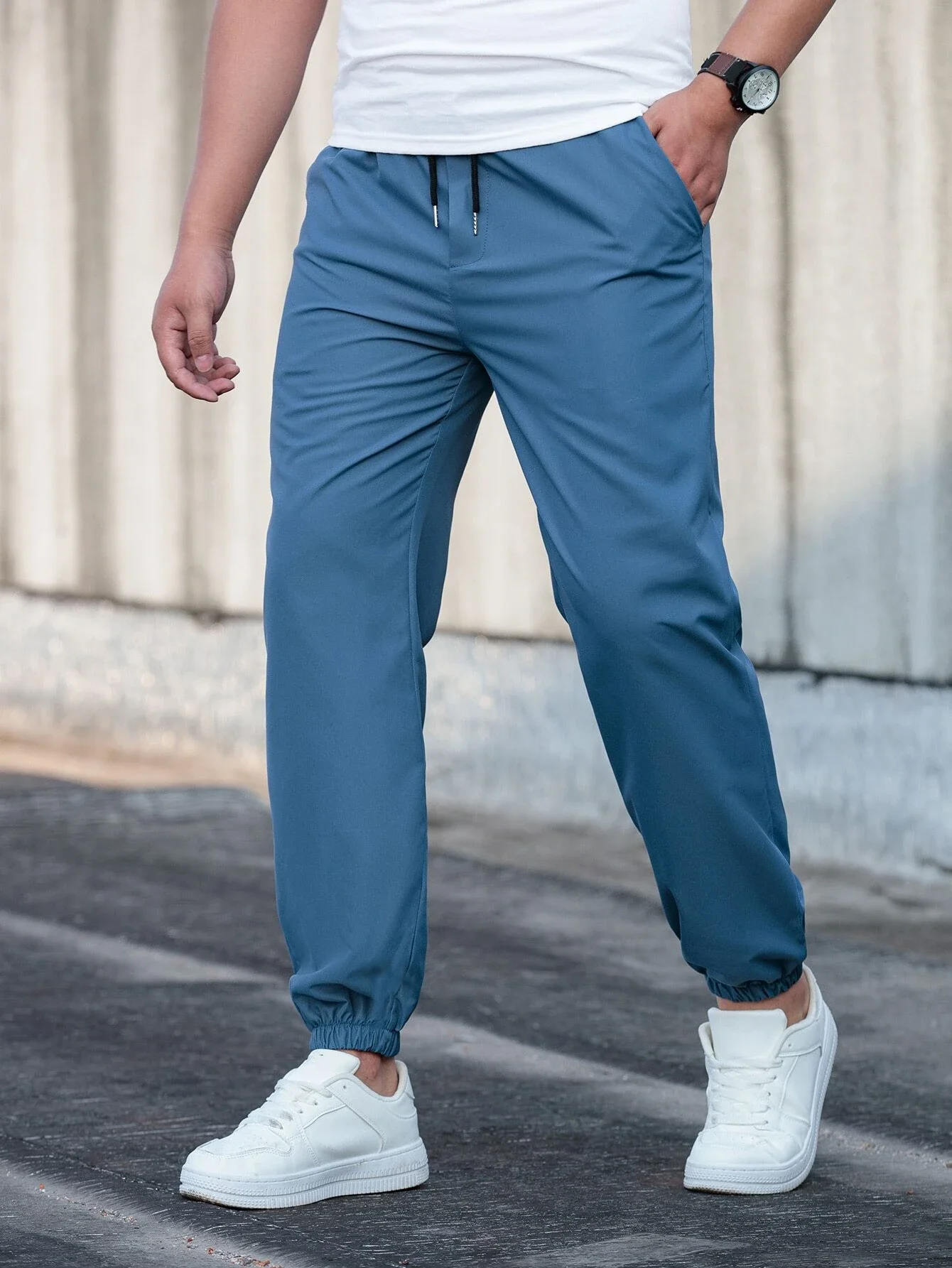

Men Solid Slant Pocket Pants