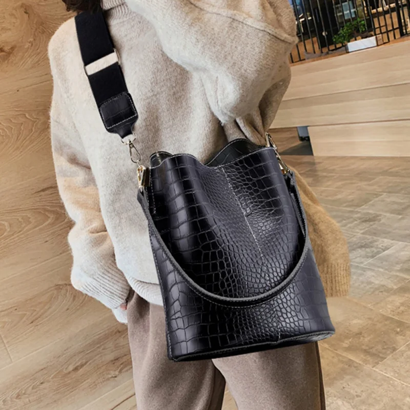 

2023NEW Leather Crossbody Bags Women Large-capacity Patchwork Fashion Bucket Bags Crocodile Pattern Shoulder Messenger Bags