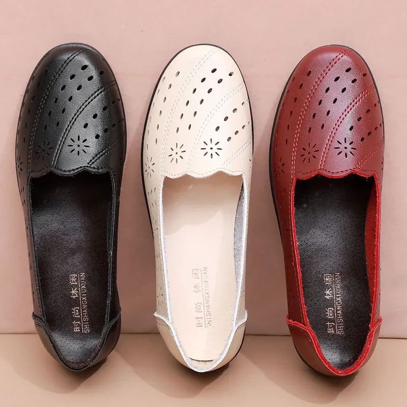 Women New Loafer Summer Hollow Breathable Ladies Casual Flats Shoes Soft Sole Comfortable Mom Leather Flat Shoes Female Moccasin