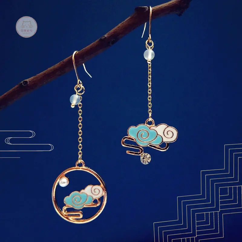 Женские серьги-гвоздики из сплава серебристого цвета |