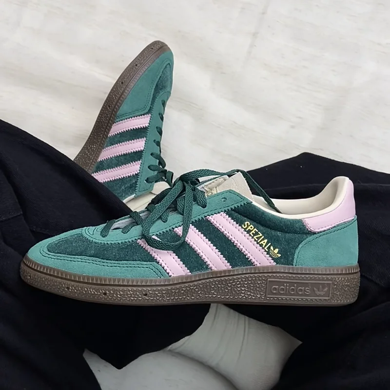 Фото Кроссовки Adidas JI2648 женские ретро повседневные, зеленые, розовые, белые, с тремя полосками, из вельвета и замши, легкие, на резиновой подошве, для повседневной носки №1