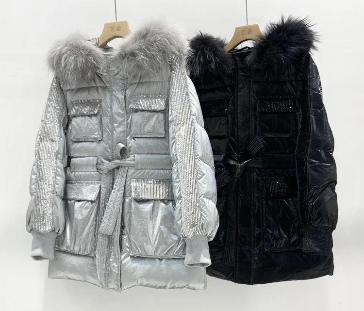 Женский пуховик на белом утином пуху серебристый с большим меховым воротником и