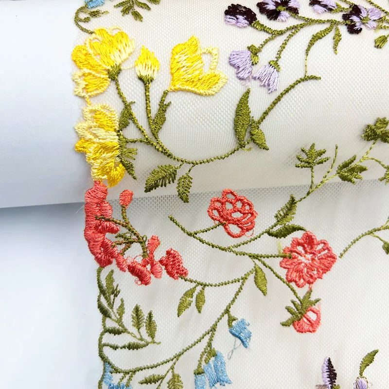 Кружевная отделка для платья с вышивкой