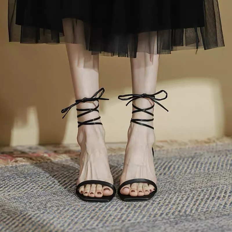 

2022 Summer new chunky midheel sandals women's high heels cross strap black sexy design