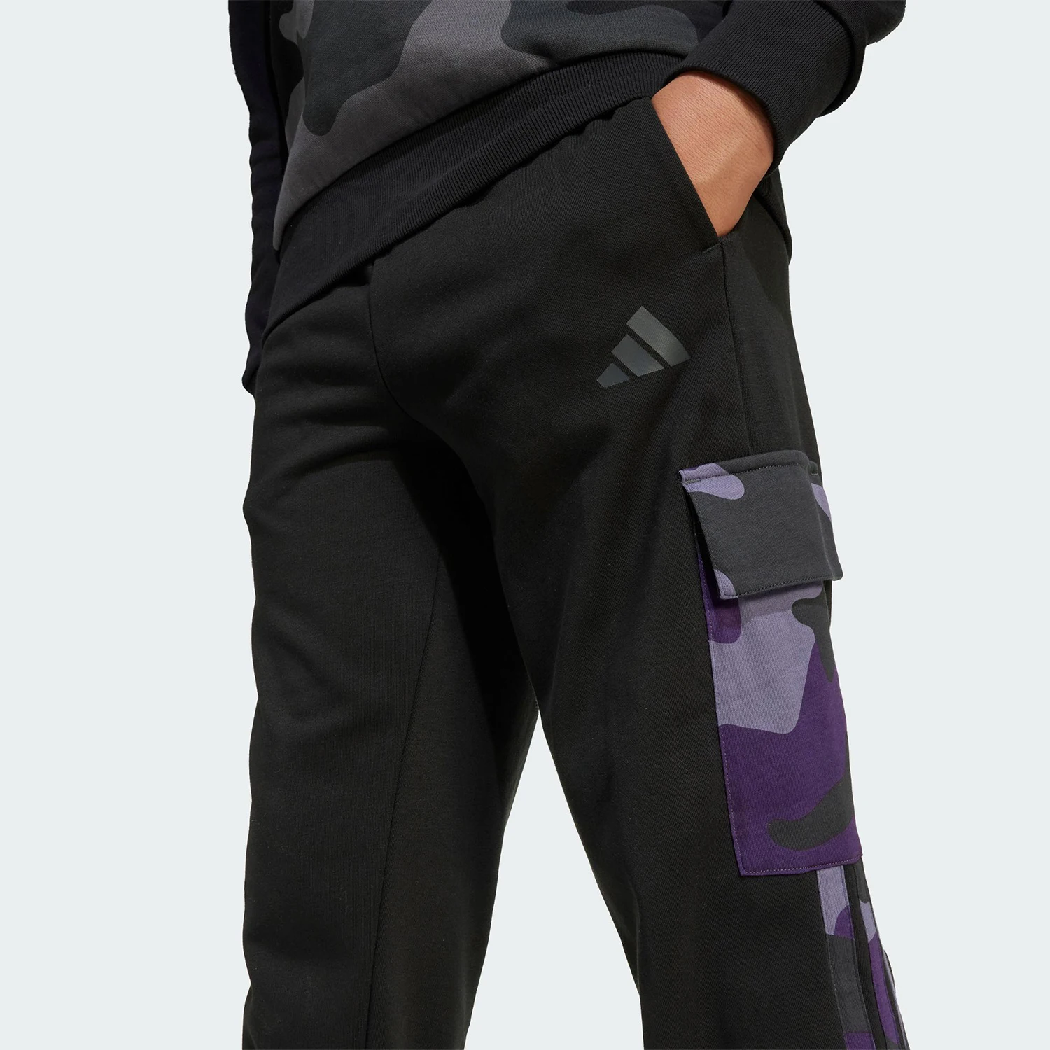 Оригинальные ветрозащитные брюки Adidas J CAMO 3S CGO P для подростков JW2472 (art.: 3920dcdb1d131) - 3920dcdb1d131