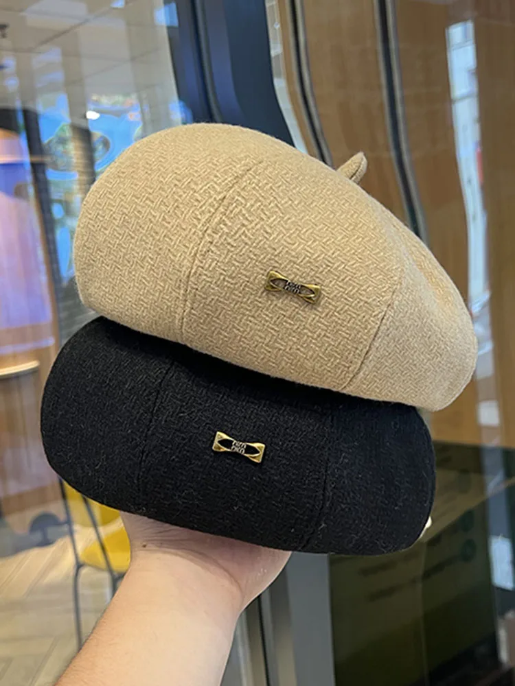 Британский берет с простыми буквами и маленьким значком женский универсальный