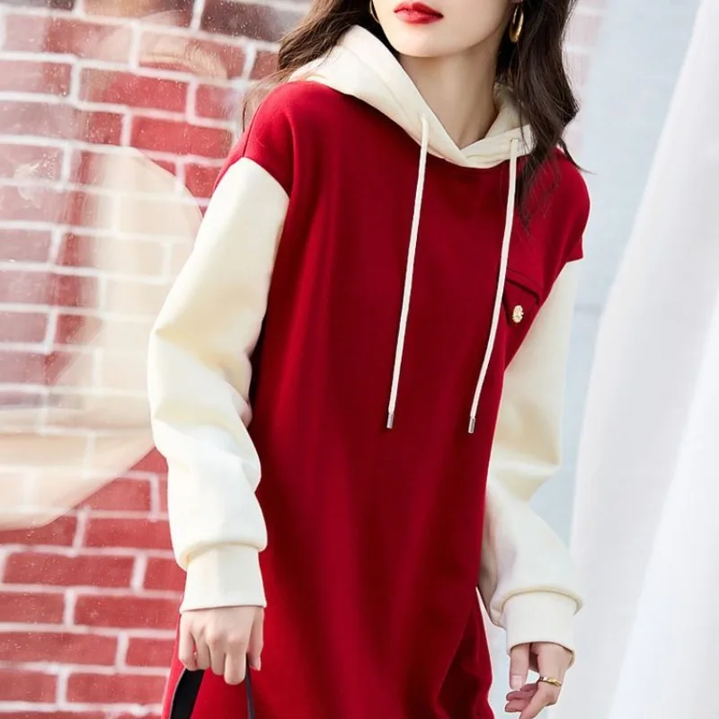 Рисунок 3 - Женское облегающее платье с капюшоном