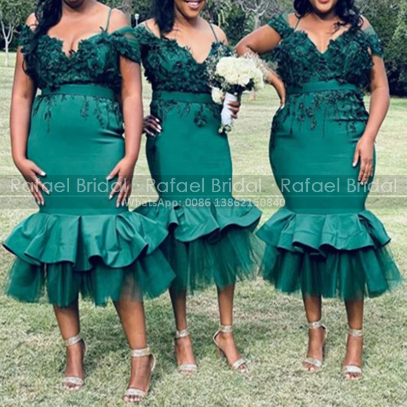 

Plus Size Emerald Green Appliques Bridesmaid Dresses Tiered Mermaid Tea Length Spaghetti Straps Maid Of Honor Dress Party