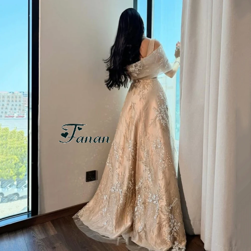 Фото Customized Beige Off the Shoulder A-line Evening Dress Lace Appliques Spaghetti Strape Party Prom Gown Floor Length Prom Gowns №2