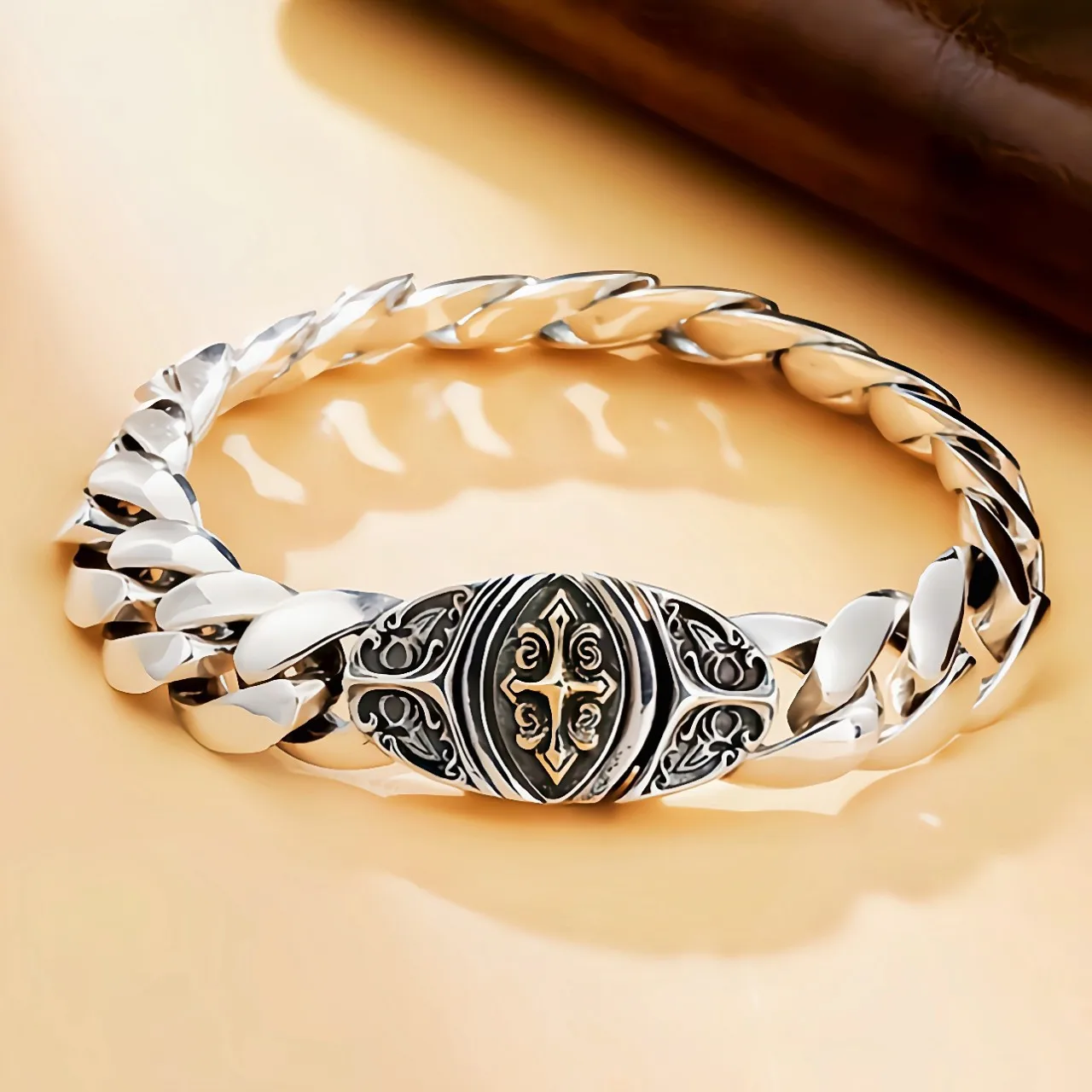 

Sterling silver men's bracelet with European and American motorcycle style domineering bracelet 925 silver vintage hip-hop