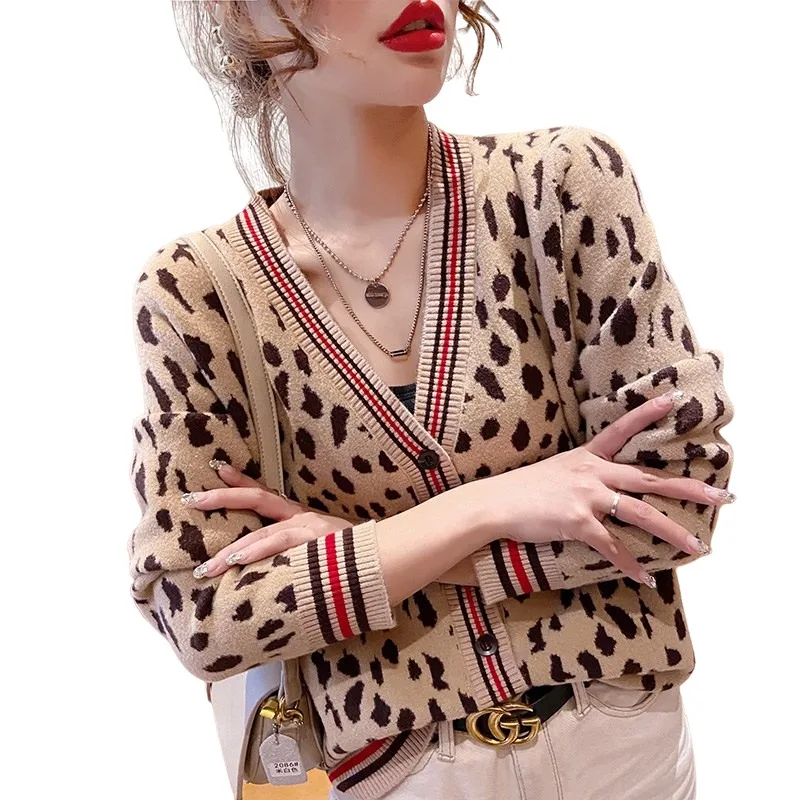 

Женский трикотажный кардиган с леопардовым принтом, повседневный теплый свитер с длинным рукавом и V-образным вырезом в Корейском стиле, ве...