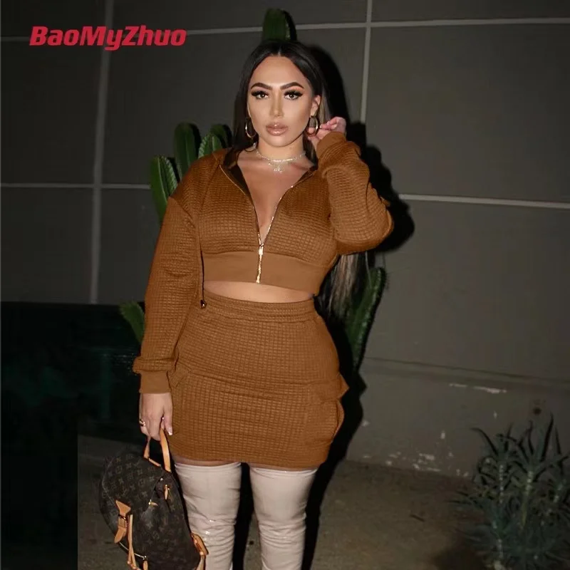 Женский трикотажный комплект из 2 предметов однотонный топ на молнии с капюшоном