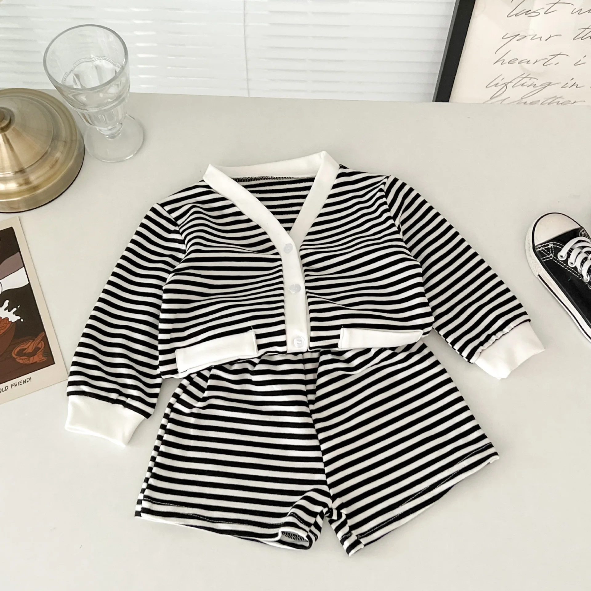 

Toddler girls 2023 spring style Korean middle and small girls long-sleeved striped top+short pants knitted suit two-piece baby c