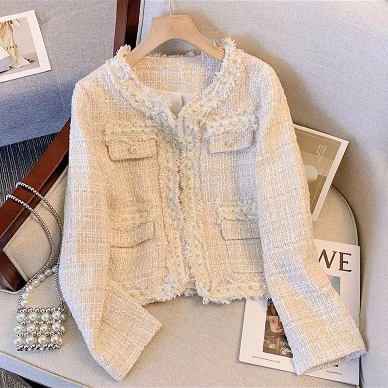 Рисунок 4 - Женское твидовое пальто с жемчужинами