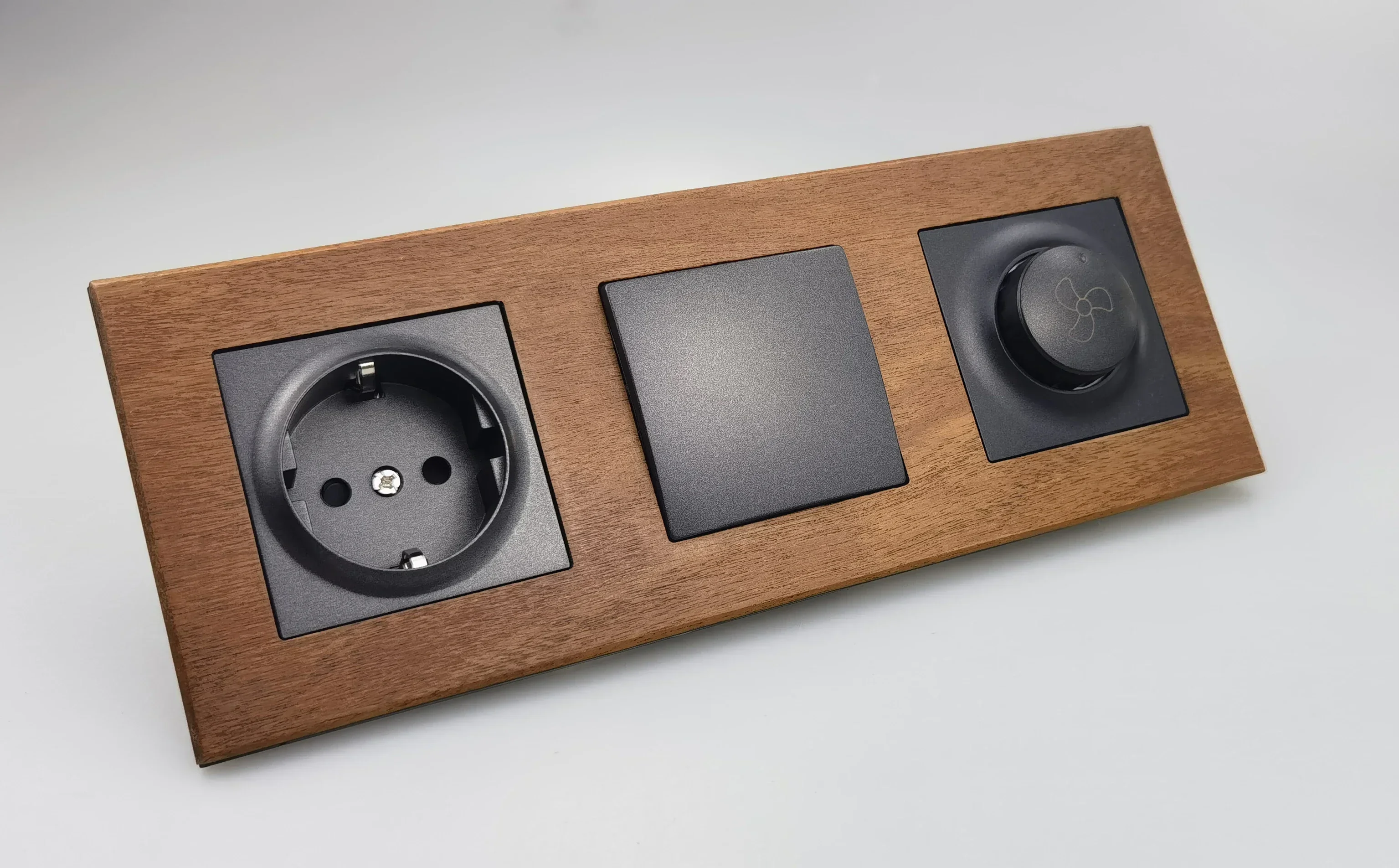 Европейский деревянный каркас 86*86 мм 2 клавиши 1 способ включения в стороны