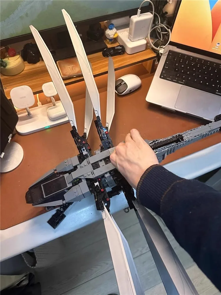 1369 шт. Детский конструктор ОРНИТОПТЕР 10327