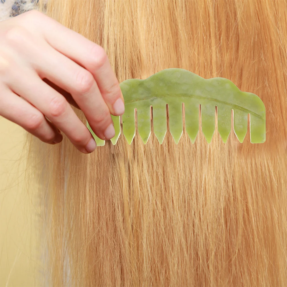 Рисунок 2 - нефритовые расчески для массажа