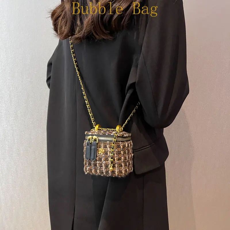 Fashion niche single shoulder crossbody bag female 2023 new small incense wool chain small square bag