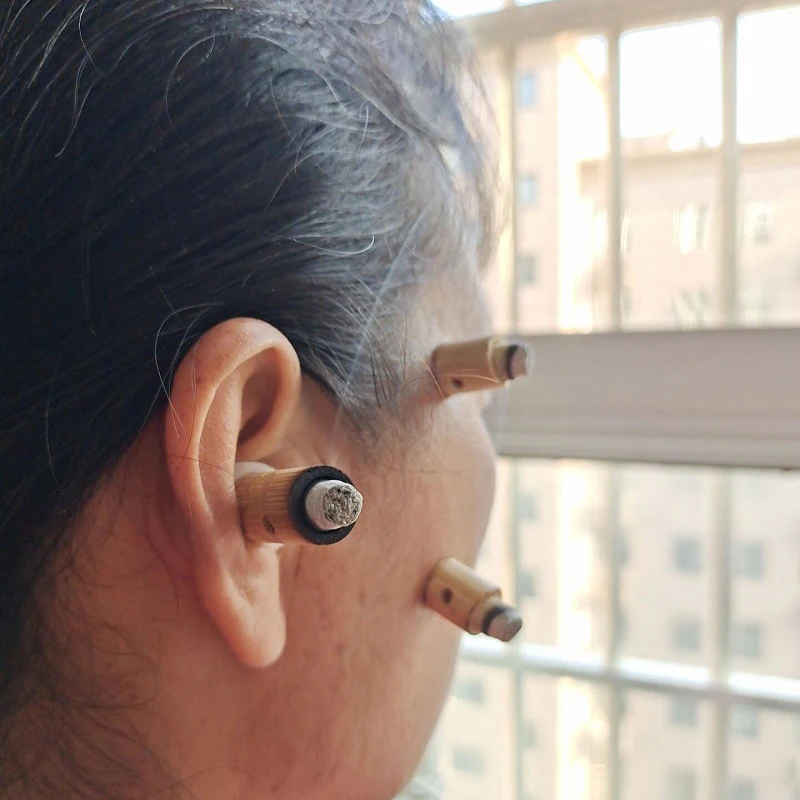 Многофункциональный бинауральный терапевтический инструмент для ушей