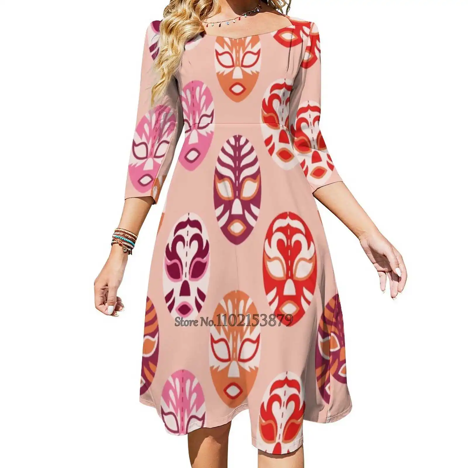 

Платье с квадратным вырезом, открытой спиной и завязкой сзади