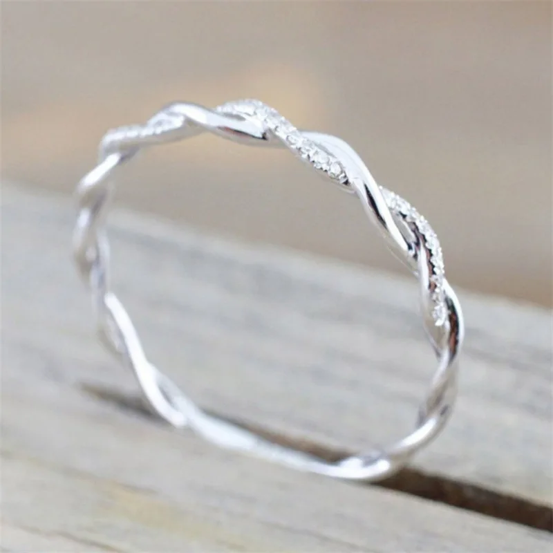 

Twist Ring Diamond-encrusted Simple New Couple Rings Fashion Ladies Accessories