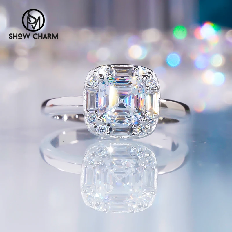 

Кольцо из серебра S925 пробы с квадратным бриллиантом принцессы относится к классическому однорядному бриллианту