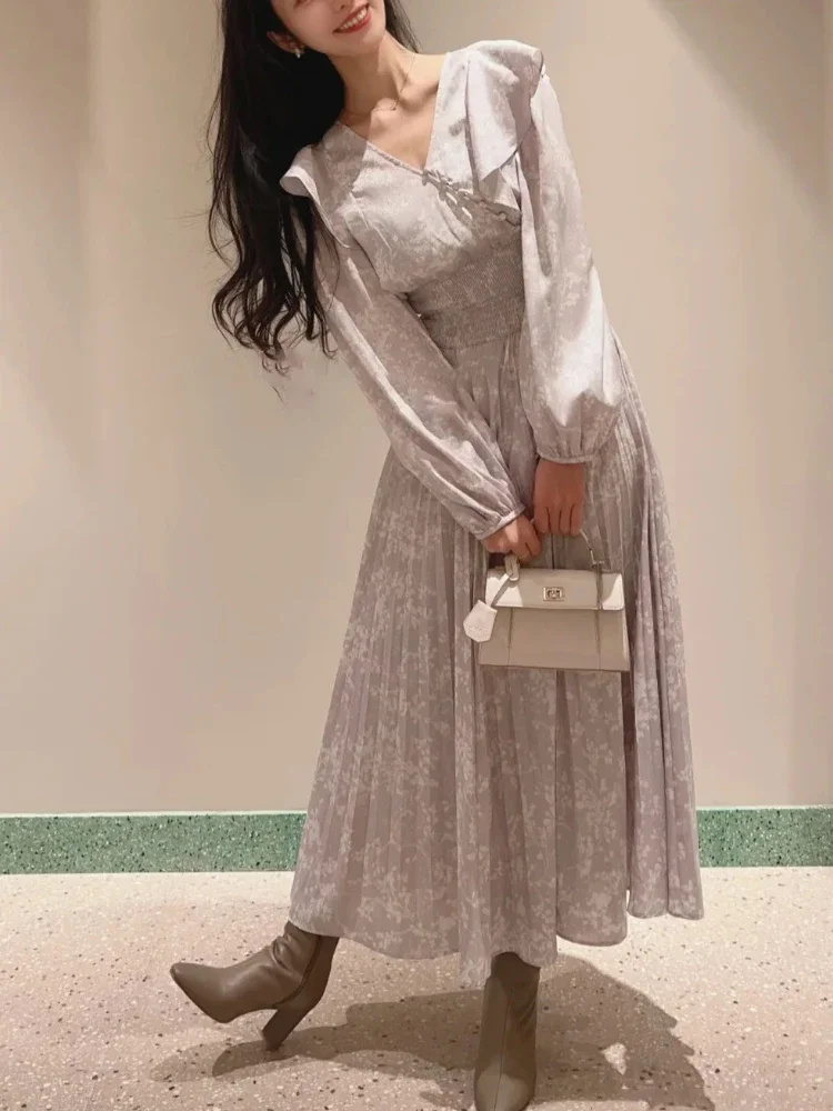 Женское плиссированное платье с цветочным принтом весеннее оборками и V-образным