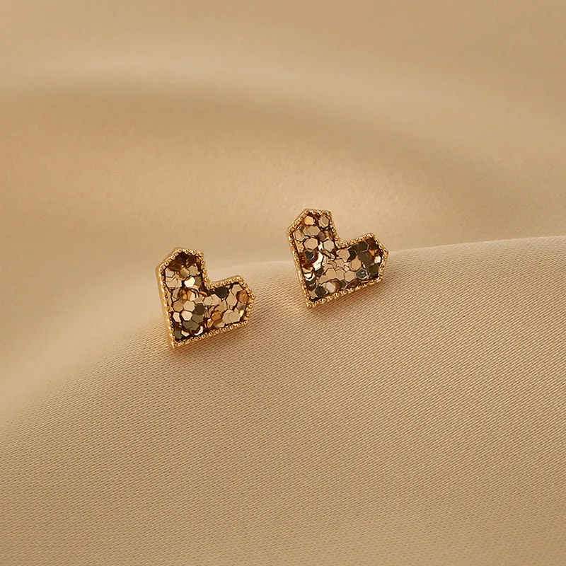 

Simple and Sweet Gold Color Heart-Shaped Stud Earrings For Women Accessories For Fashion Jewelry Wedding Girls