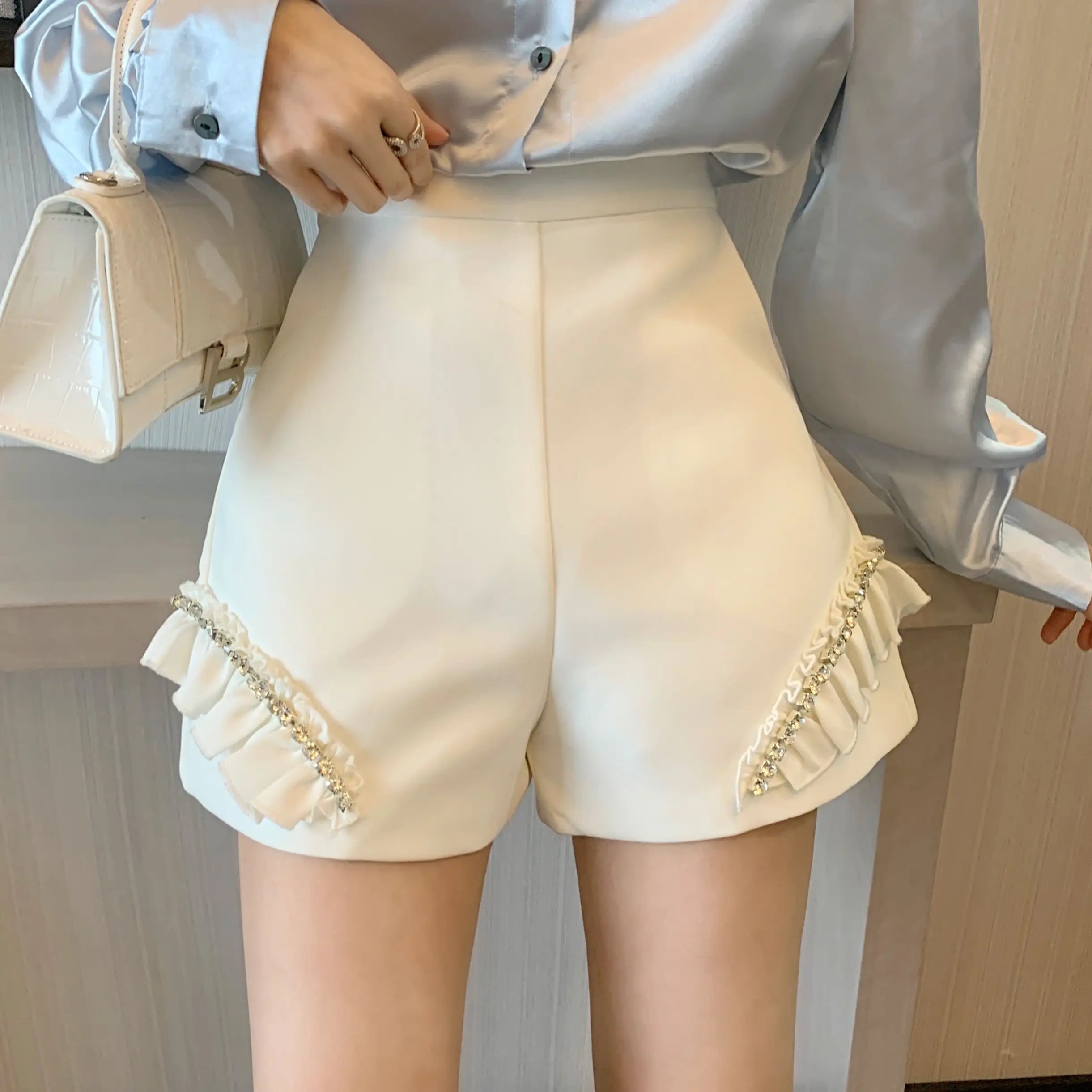 

COIGARSAM Spring 2022 New Fashion Ruffles High Waist White Black Women Shorts