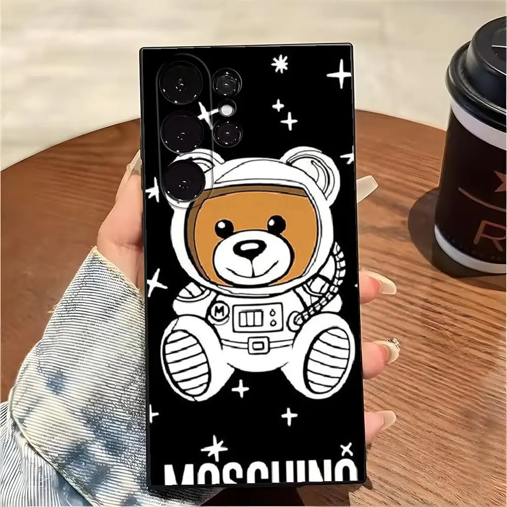 Фото Роскошный милый чехол для телефона с медведем M-MoschinoES для Samsung Galaxy S26 S25 S24 S23 S22 S21 S20 Plus Ultra Note20, мягкий, черный. №2