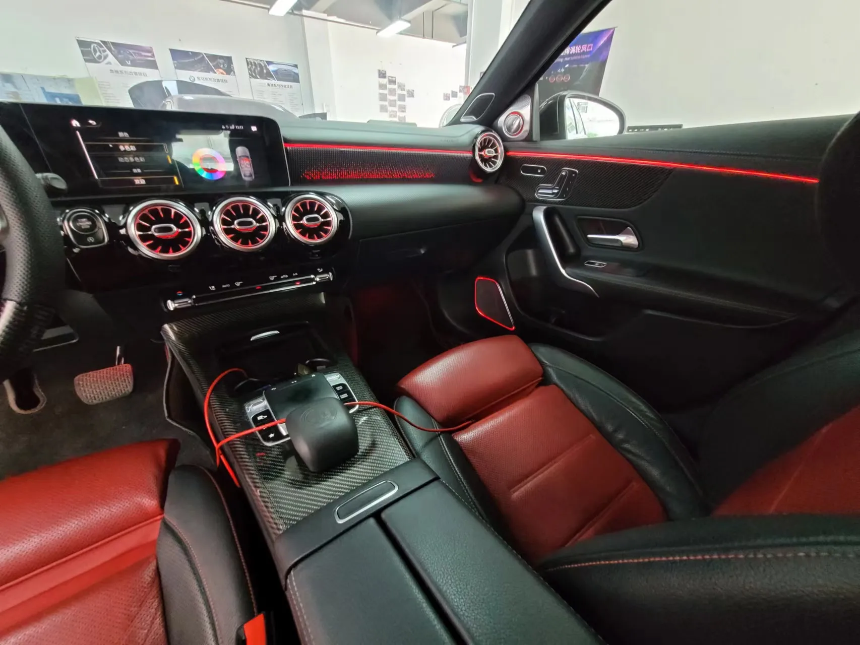 Фото Для Mercedes-Benz A/B/CLA/GLA-класса W177 W118 4-дверные световые панели для салона автомобиля, светодиодный окружающий свет, седло, атмосферная световая трубка №5