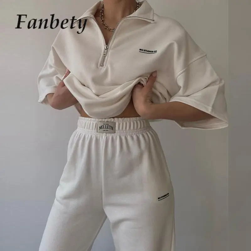 

Женский спортивный костюм из двух предметов, свободная рубашка с высокой талией и длинные штаны на молнии с буквенным принтом