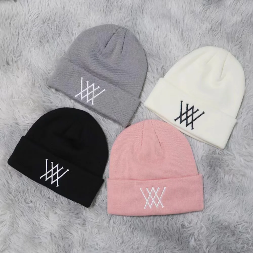 

2022 New Golf Hats Outdoor Warm Knitted Hats Fashion Golf Caps for Men and Women Universal Couple Hats Skullies & Beanies
