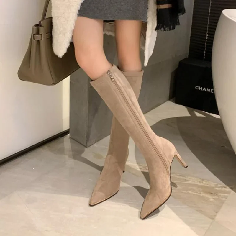 Осенние длинные сапоги с острым носком для женщин элегантные туфли до колена на