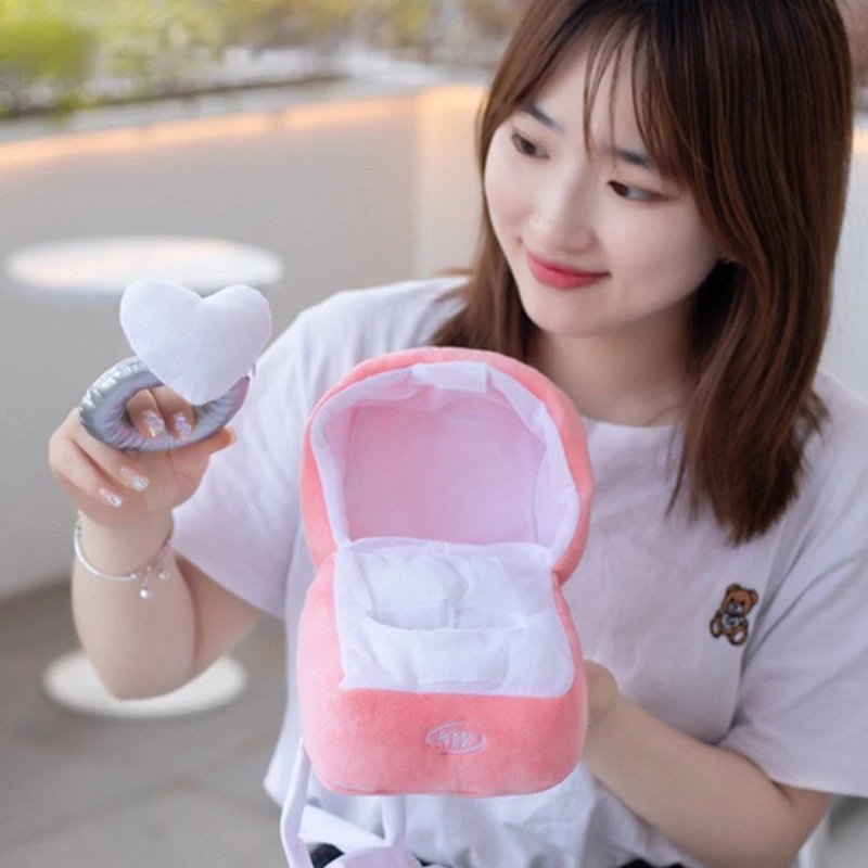 

Мягкая Подарочная коробка с кольцом-сюрпризом для пары, плюшевая игрушка, Любовное кольцо с бриллиантами, чехол, предложение на память, пода...