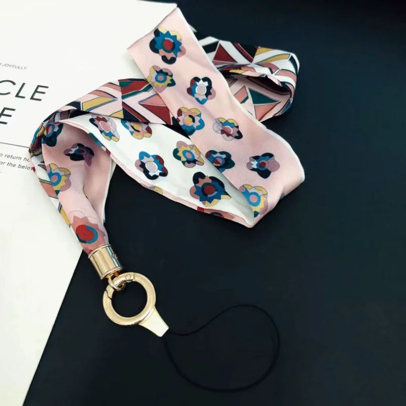 Simple White Flower Pearl Mobile Phone Lanyard Creative Soft Pottery Smiley Face Mobile Phone Chain Ladies Jewelry Best Gift