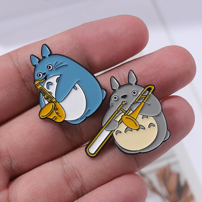Эмалированные значки Totoro для оркестра персонализированные саксофона виолончели