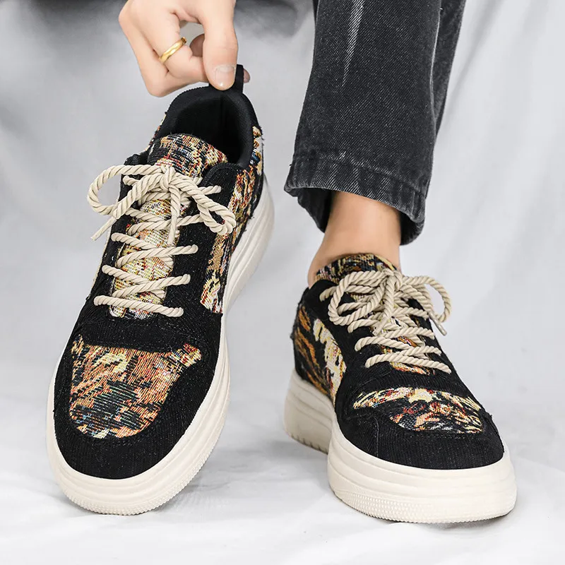 Fashion Black Printed Men Skateboard Shoes Unisex Lace-up  Men Outdoor Sport Shoes Summer Comfortable Platform Men Canvas Shoes