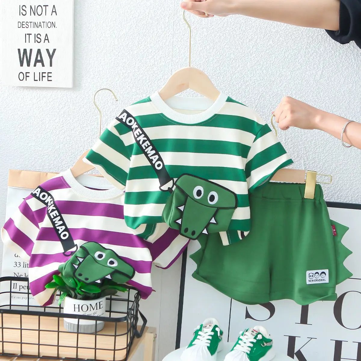 

Boys Summer Suits Cute Striped T-shirt Dinosaur Print Pullover Tops Green Shorts Two-piece Casual Loose Baby Sets