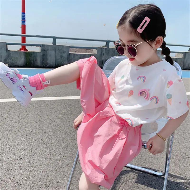 

Костюм для маленьких девочек, Новинка лета 2022, модная детская футболка с коротким рукавом и мультяшным принтом/шаровары, повседневная детск...