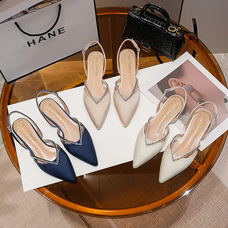 Новые летние атласные свадебные туфли с острым носком и V-образной цепочкой