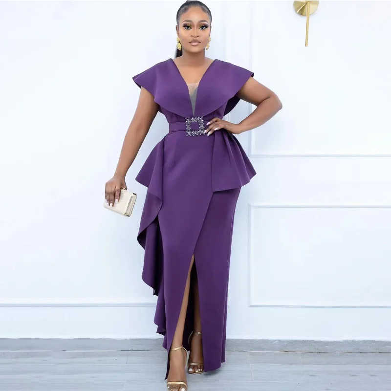 

Женское приталенное платье с поясом и высокой талией