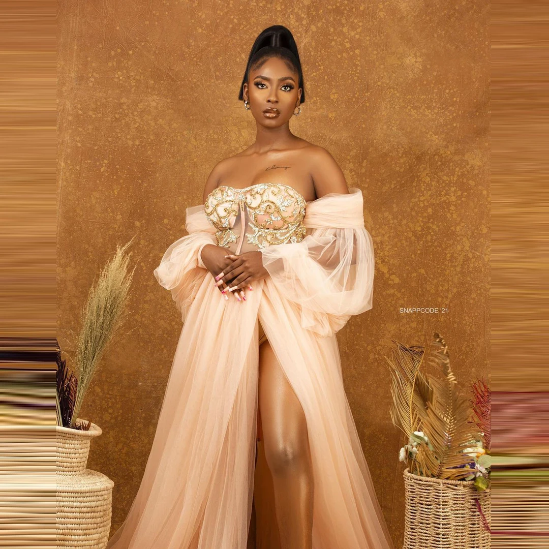 

Off Shoulder Latern Sleeve Tulle Africa Dresses Gold Sequin Alliques Side Split Evening Party Dress Sweetheart Women Prom Gowns